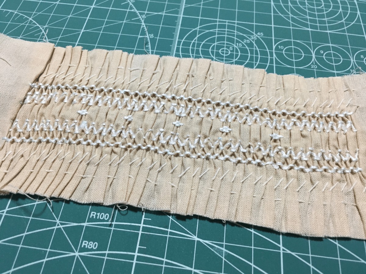 スモッキングしつけ